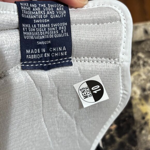 NIKE Men's Jordan 1 Retro High OG Midnight Navy SZ: 10 - Picture 13 of 15